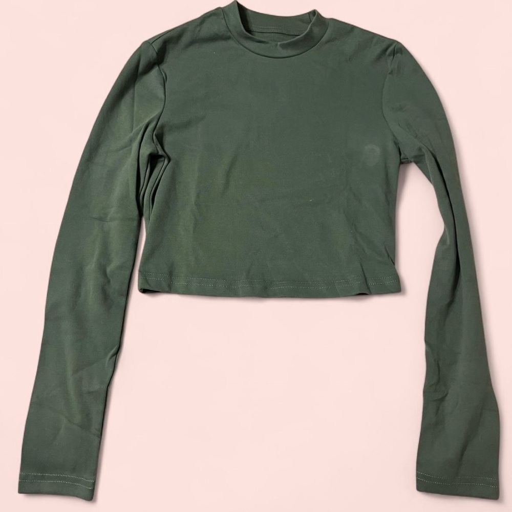 Green Long Sleeve Crop Top